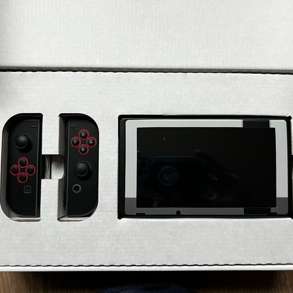 Nintendo Switch OLED Bundle with Retro Skin - Picture 3 of 5